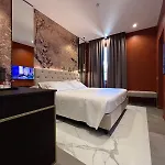 Adelaide Dreams 4*