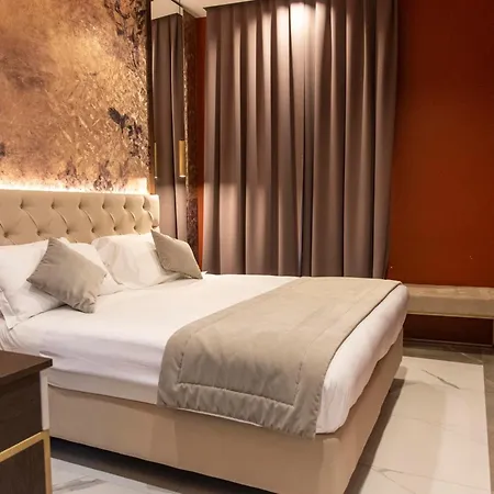 Adelaide Dreams 4*