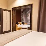 Adelaide Dreams 4*